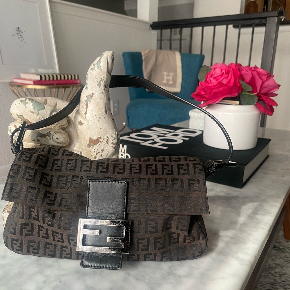 Vintage Fendi Black Baguette Shoulder Bag with detachable strap